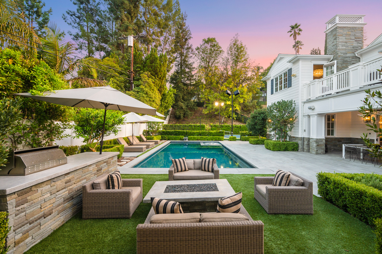 Planting Design With Style: Enhancing Your Luxury Pool